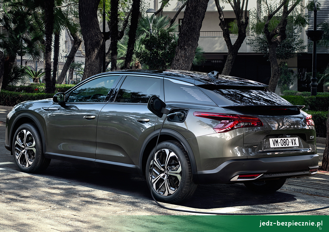 Premiera tygodnia - Citroen C5 X - wersja plug-in podczas ładowania